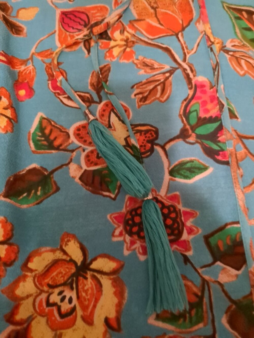 L 🏵 Sleeveless Summertime Floral Top with Tassels - Picture 13 of 14